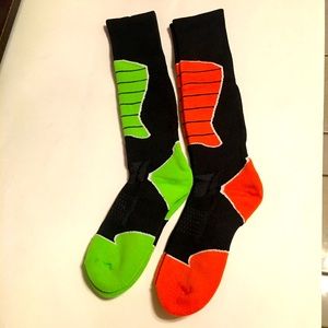 CelerSport 2 Pack Men’s Ski Socks For Skiing, Cold Weather